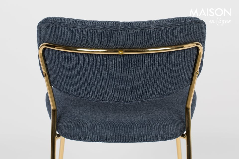 Combined with a navy blue fabric seat, it is both refined and sober