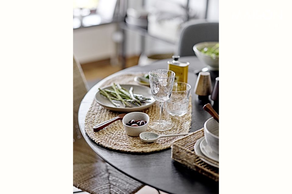 The Lecia Tray Set from Bloomingville is a set of 3 trays made from a nice mix of jute