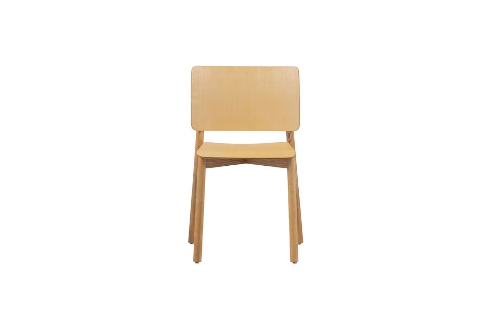 Karel is a dining chair that stands out thanks to its design and its beige color