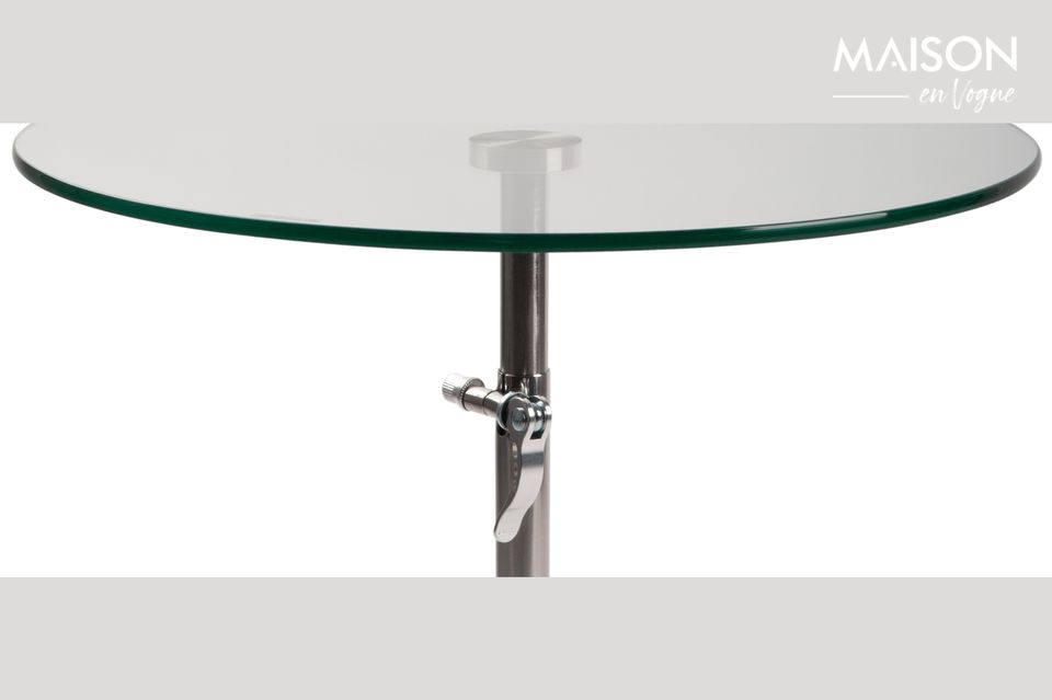 A practical table with a modern and daring design