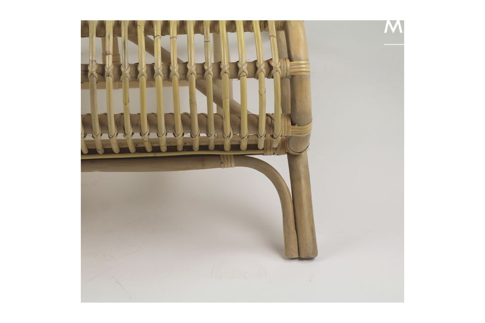 Rattan is an aesthetic and light material that is ideal for use on a terrace or by the pool