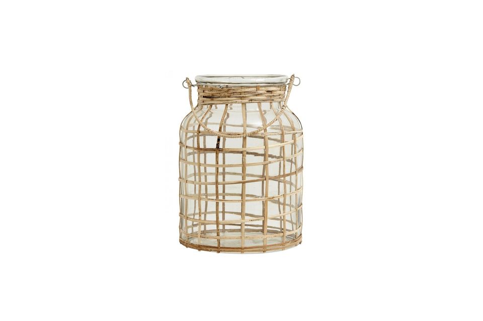 The braided look of the lantern will allow you to project an original light