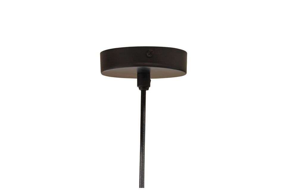All the originality of this lamp lies in its two-tone aspect: a part in matte black metal and