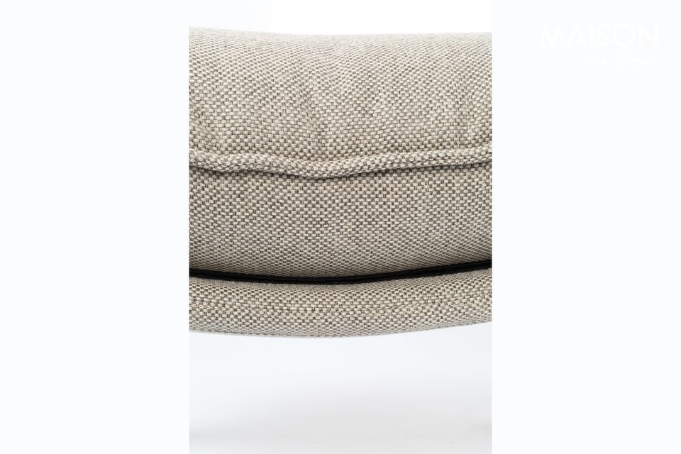 It has a comfortable seat, covered with 100% polyester fabric in an easy-to-match light grey colour