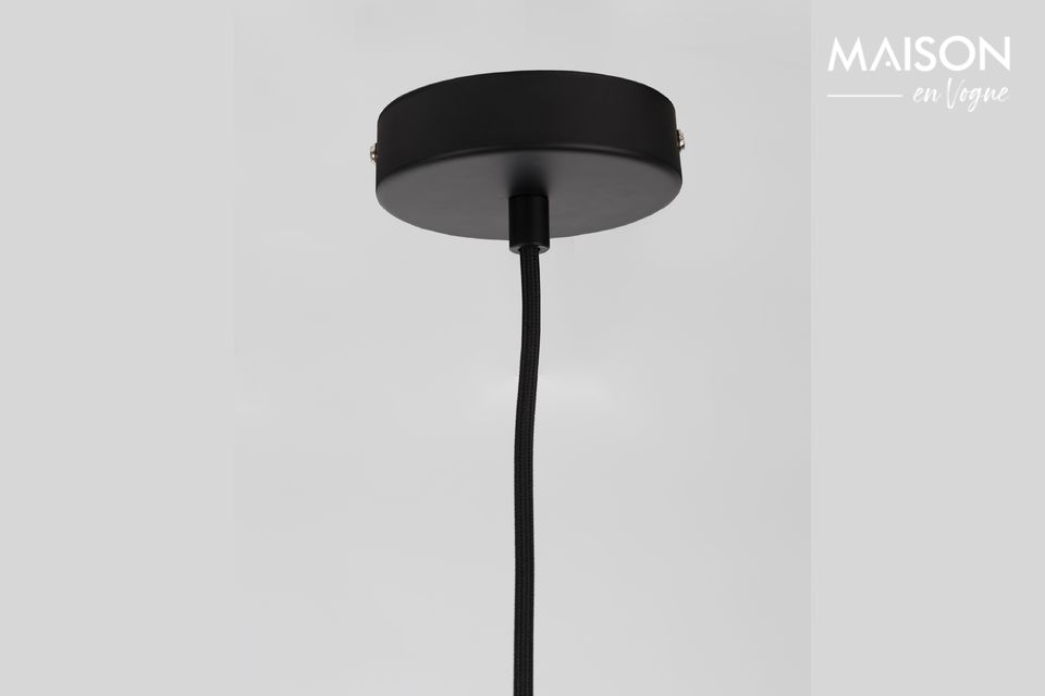 Its black painted concrete lampshade is engraved with the letters of the Zuiver brand