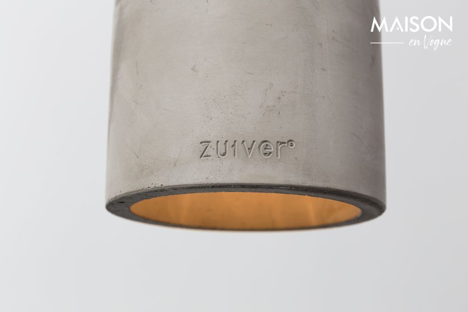 Its lampshade has indeed been designed in natural concrete