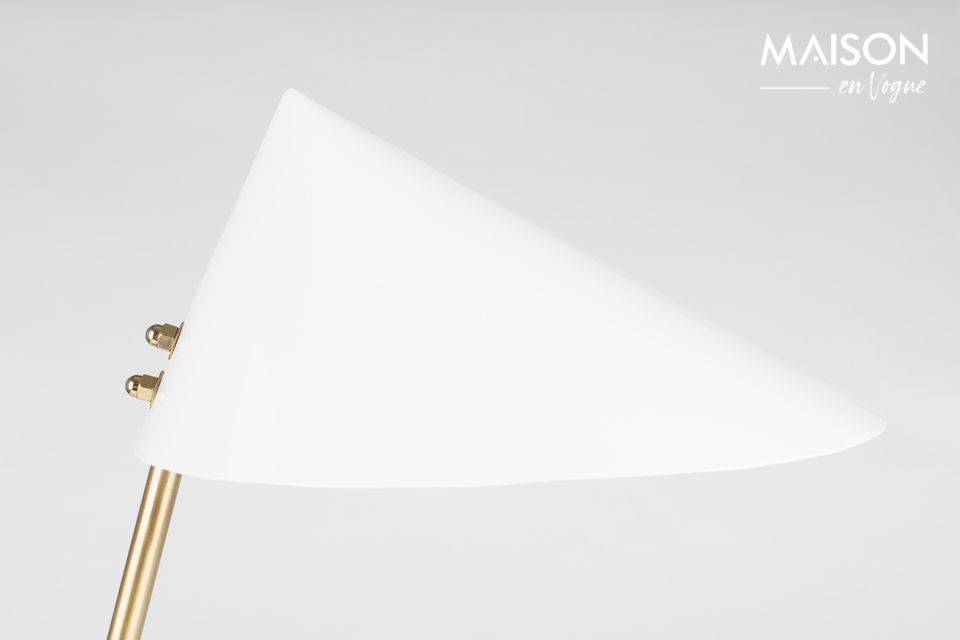 A lover of angular and geometric design? Let yourself be tempted by the white Lizzy desk lamp