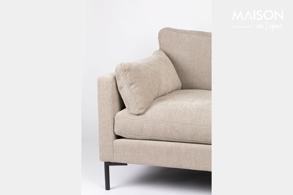 For others, on the contrary, this little sofa is ideal for two people to curl up together