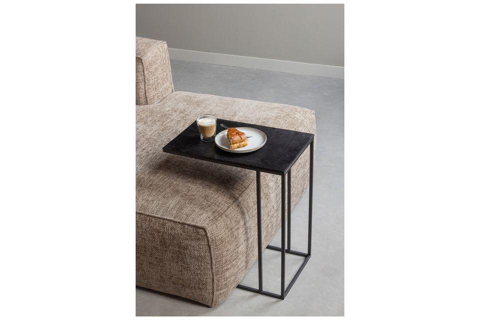 Maatje side table in matte black metal, elegance, design and multifunctionality.
