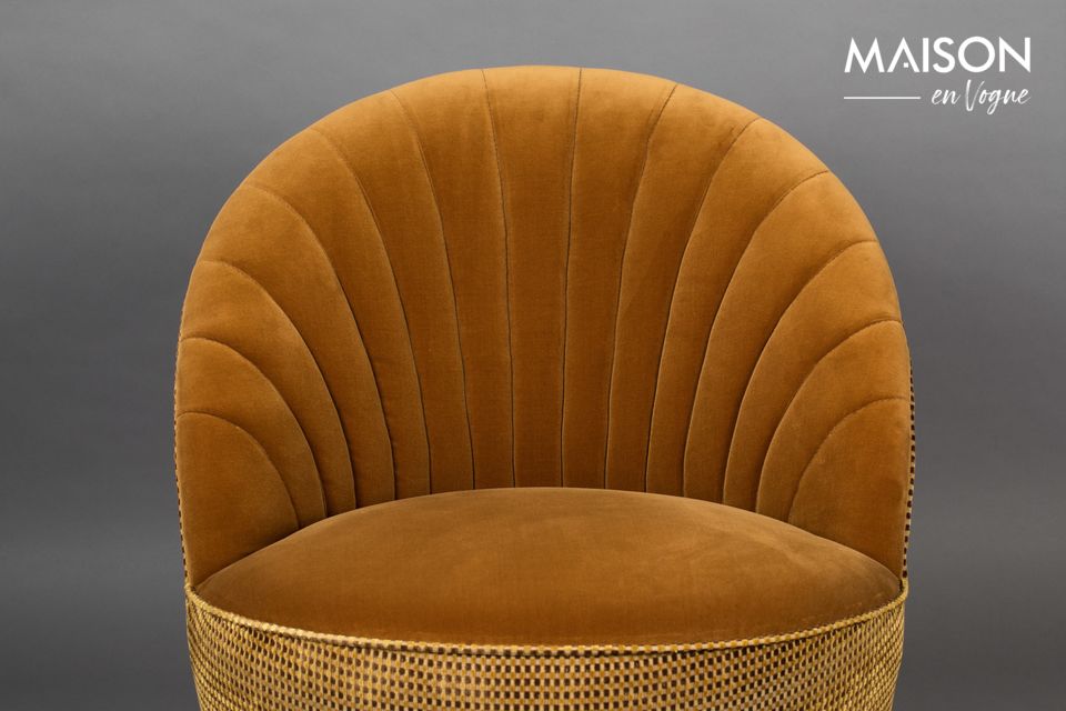 Not only your head, because the base of this clever little armchair is fully swivelling