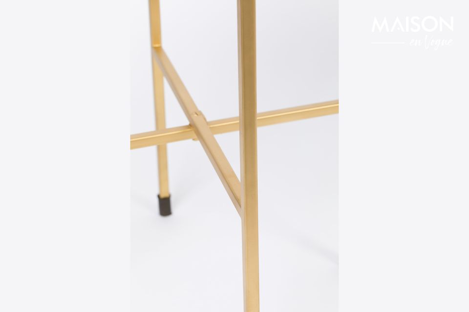 The Mario side table retains a classic architecture with its iron base including four golden legs