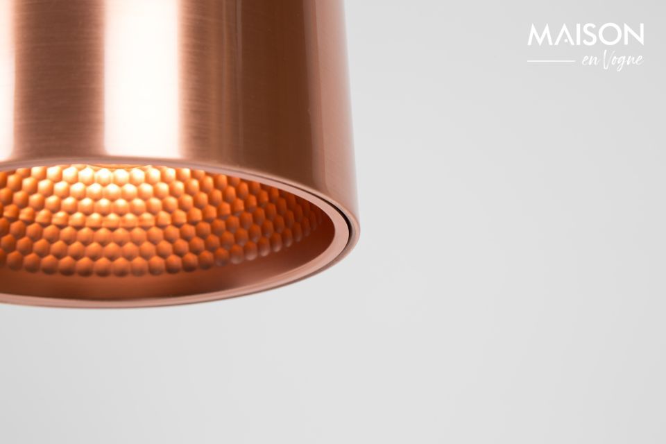Its metallic shade is covered with brushed copper to boost its retro look