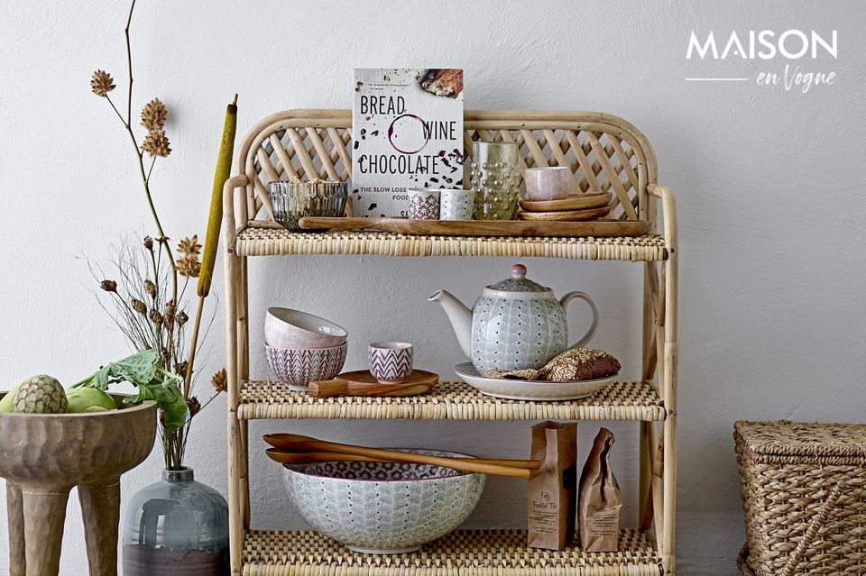 A salad bowl with a classic and colourful design