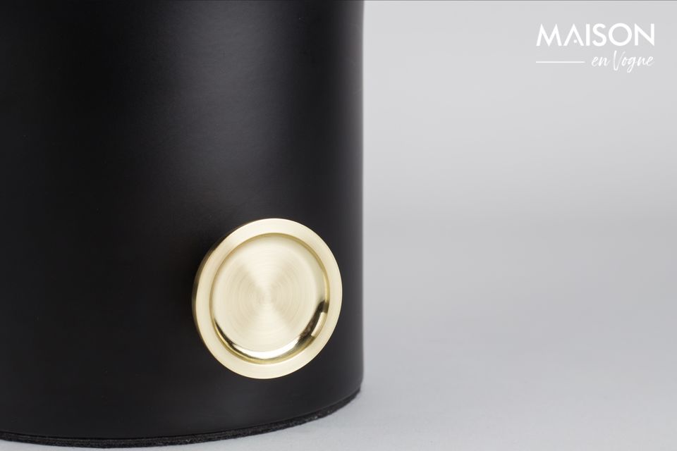 The black Moody table lamp is a useful, elegant and refined accessory