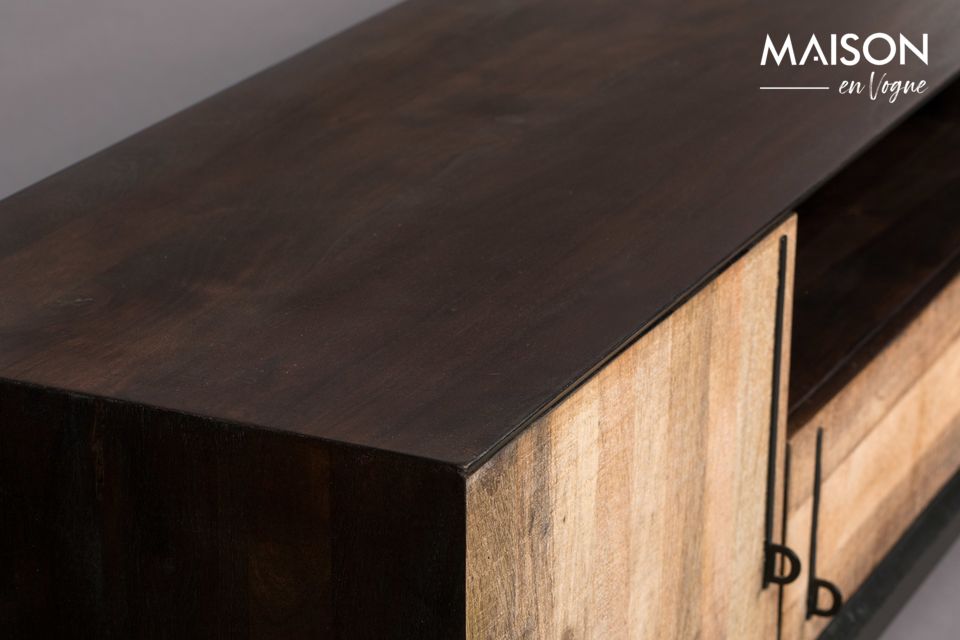 With its dimensions of 160 cm long, 40 cm wide and 50 cm high, it is perfect as a TV cabinet