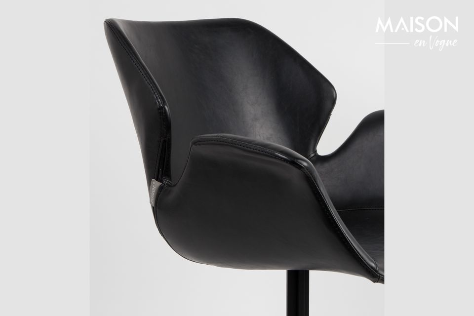 It houses a black leather seat with a vintage design