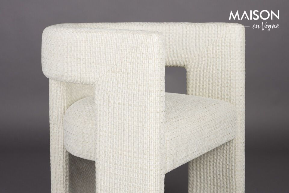 With its generous dimensions of 62 x 55 x 72 cm