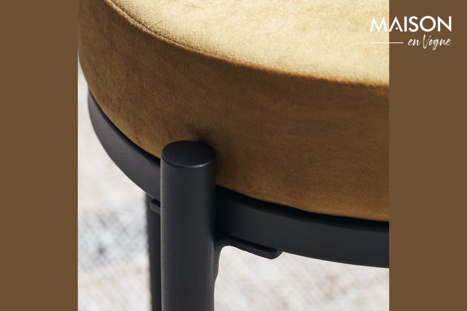 Choose the Lao stool, which perfectly combines charm and practicality