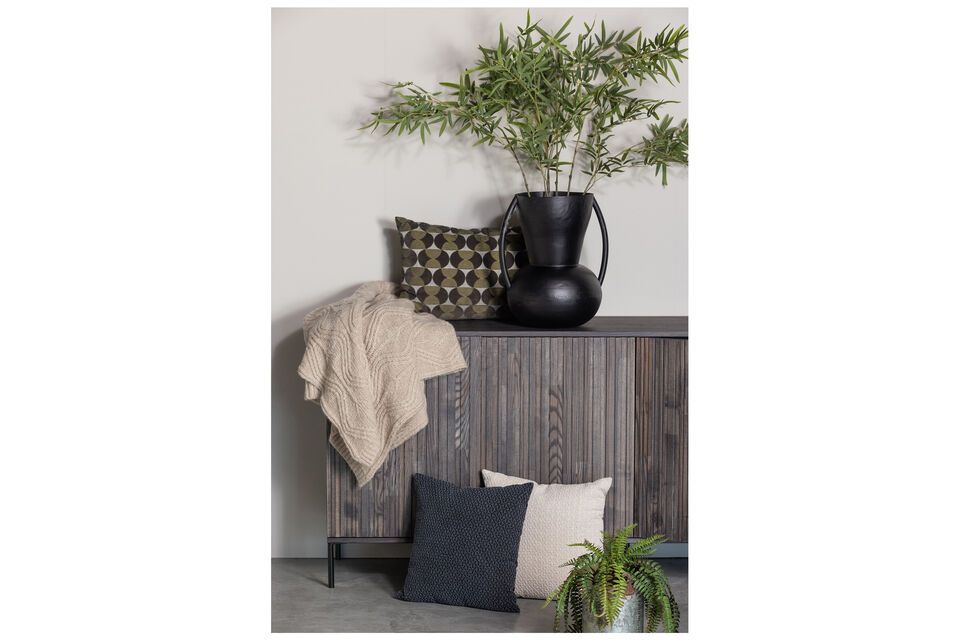 Dark tones for a warm atmosphere