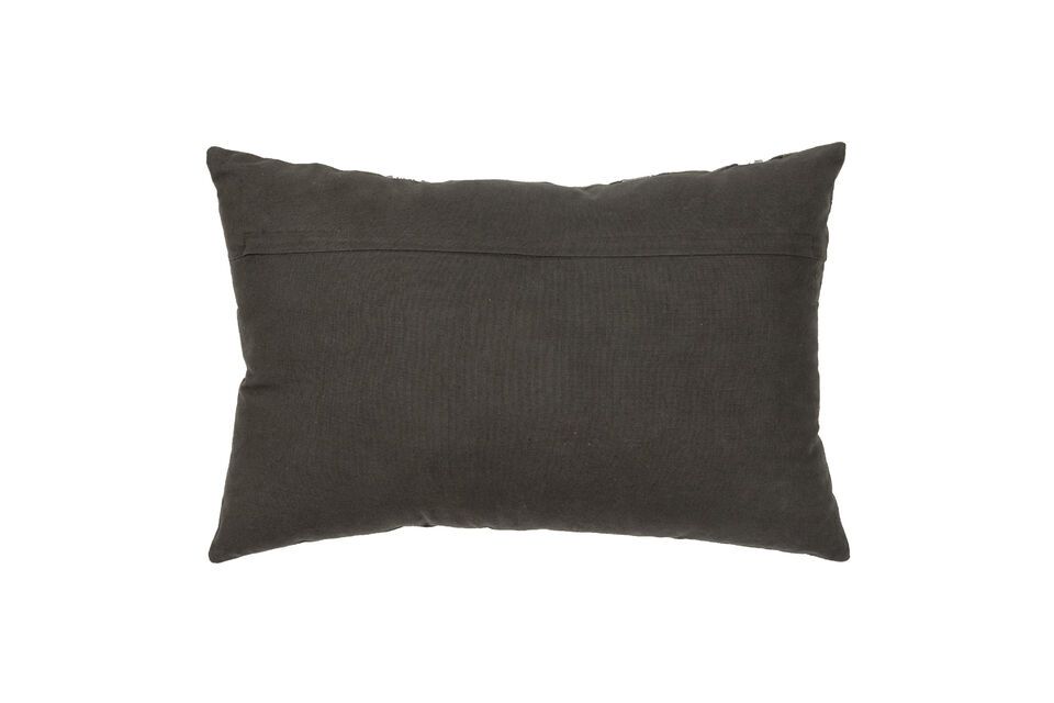 With its 40x60 cm size and 100% cotton cushion cover, the Pam cushion is soft and comfortable