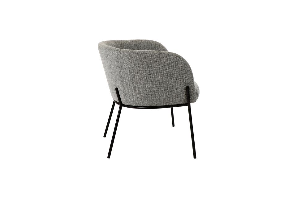 The backrest is rounded and enveloping without armrests