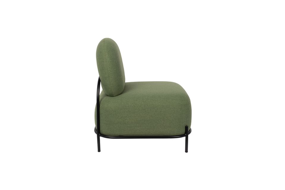 The seat is in an elegant green colour that remains sober to guarantee the timelessness of the room