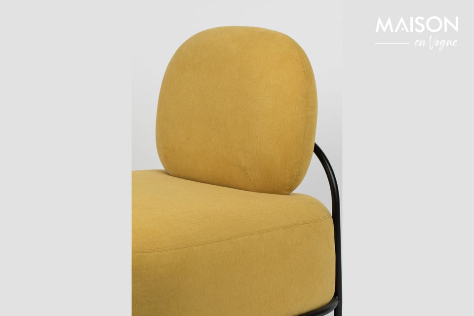 This armchair, yellow in this case, is made of two large rounded blocks of PU foam