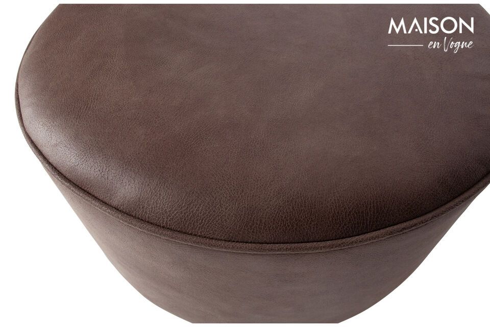 The warm brown synthetic beanbag Coffee is from the Dutch brand VTwonen