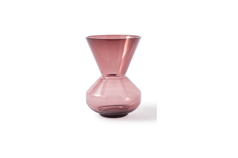 The small purple glass vase Pols Potten will undoubtedly bring a resolutely modern touch to any room