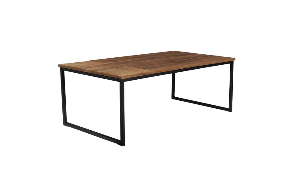 Combination of materials, originality of the top and a nice surface for this nice coffee table