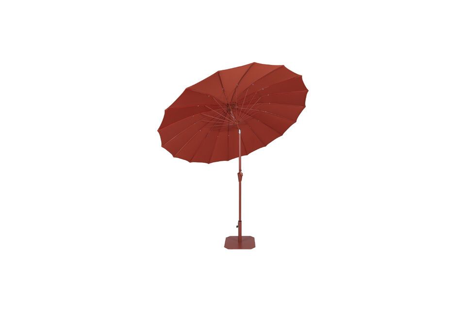 This generously sized parasol (250x250x235 cm) is more than just an accessory; it\'s the central