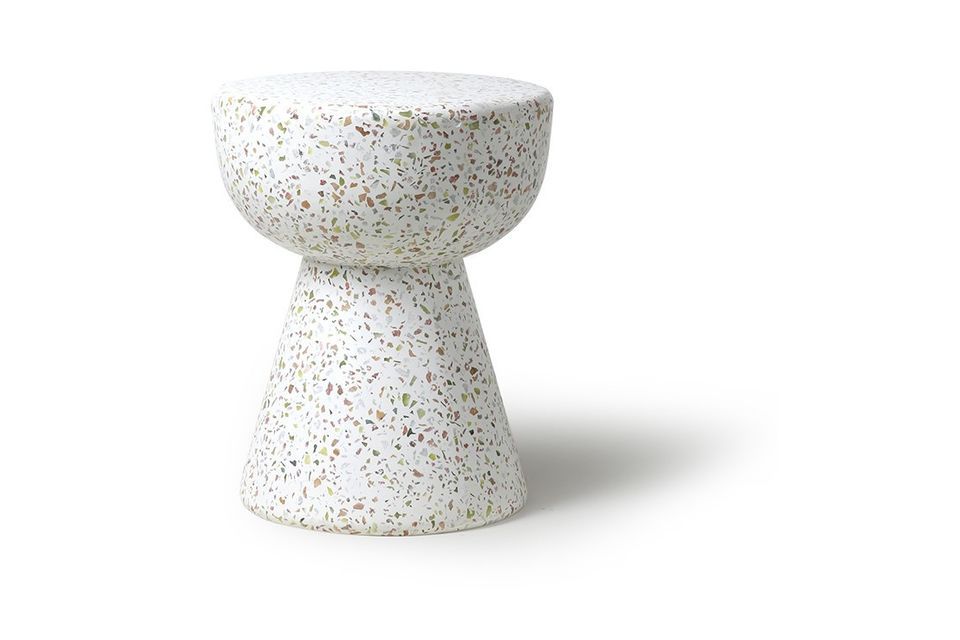 The contemporary design is very pleasant and its rounded shapes are well proportioned