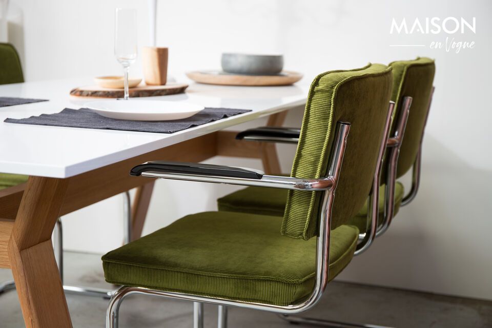 Sit back and enjoy the perfect balance between retro design and modern comfort with the Ridge fabric