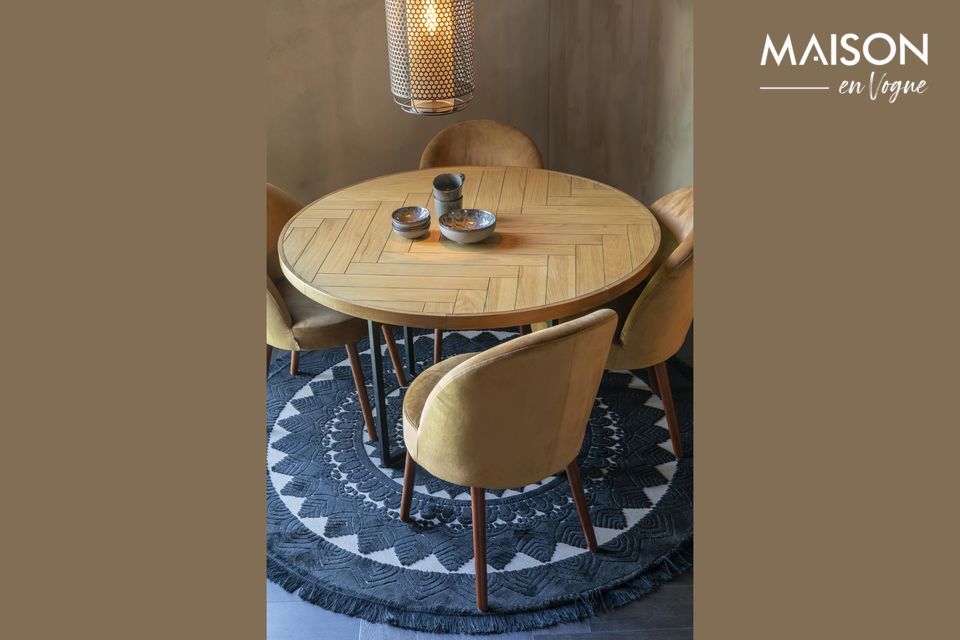 Discover the Class round dining table