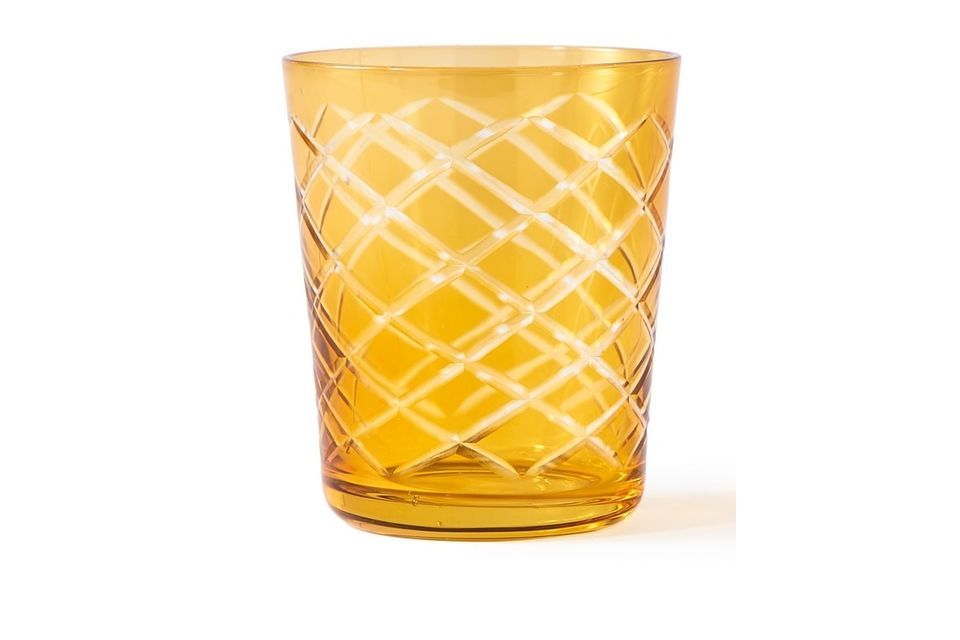 Opt for originality with this set of Cuttings glasses, with unique patterns and various colors
