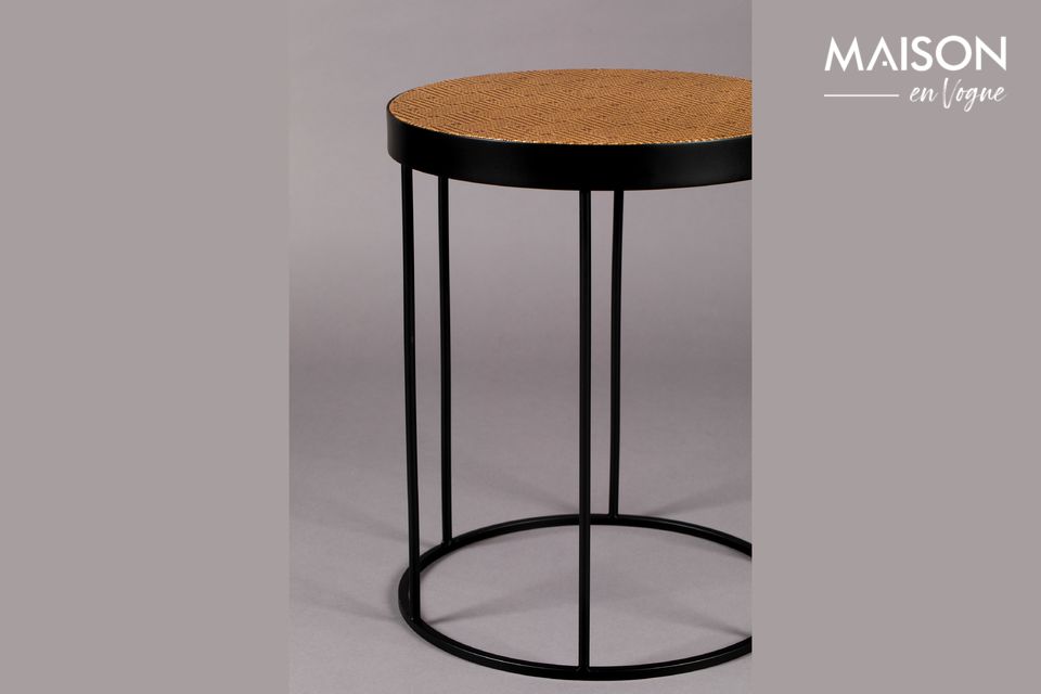 It offers a table top finished with woven kraft paper then lacquered, with traditional patterns