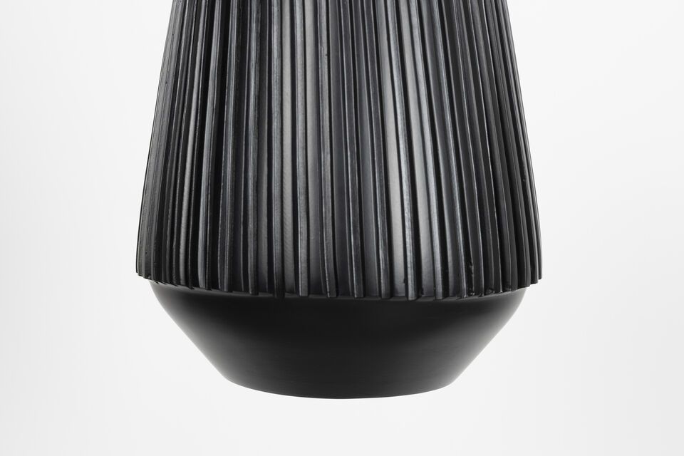 Let the Petite Suspension Aysa transform the atmosphere of your room
