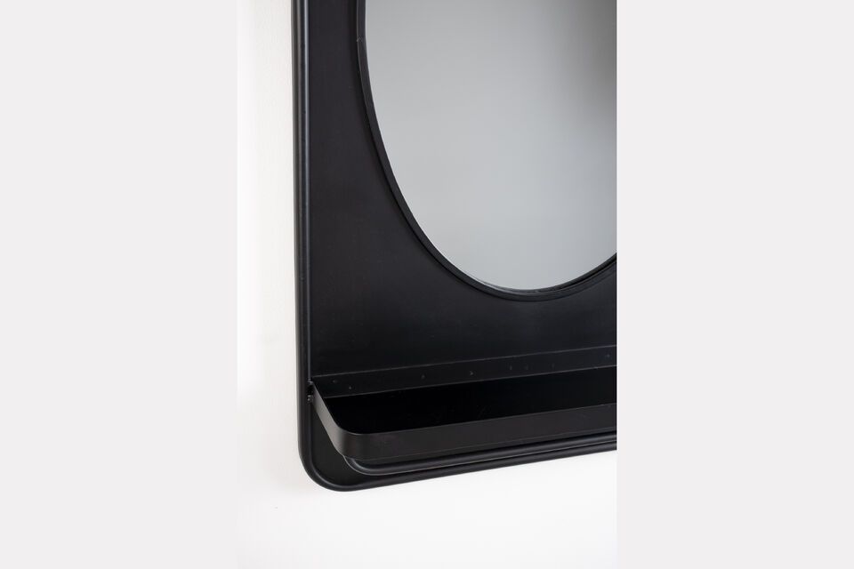 Available in a range of sizes, the Pascal mirror adapts to every need and every space