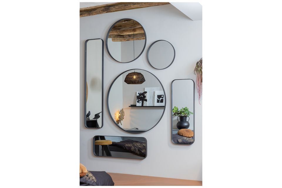 Small round mirror in black metal Doutzen, sober and design