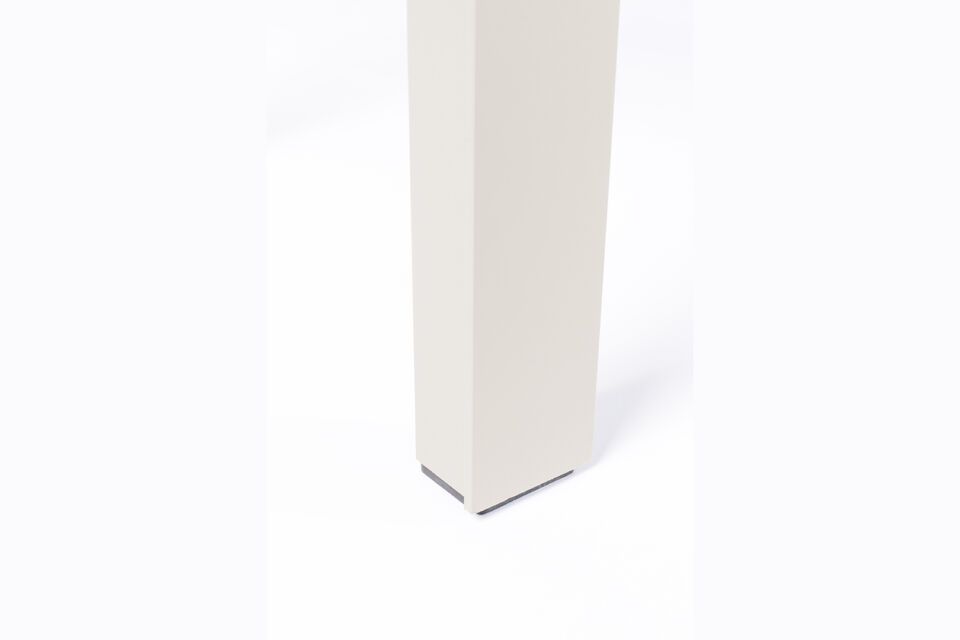 Weighing in at 16 kg, this bench is easy to maneuver yet sturdy enough for everyday use