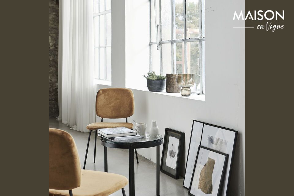 Minimalist elegance, sophisticated black iron for all decors.