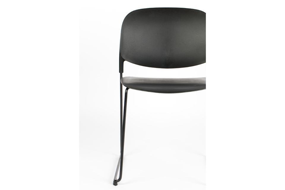 Elegant chair with fine powder-coated steel legs