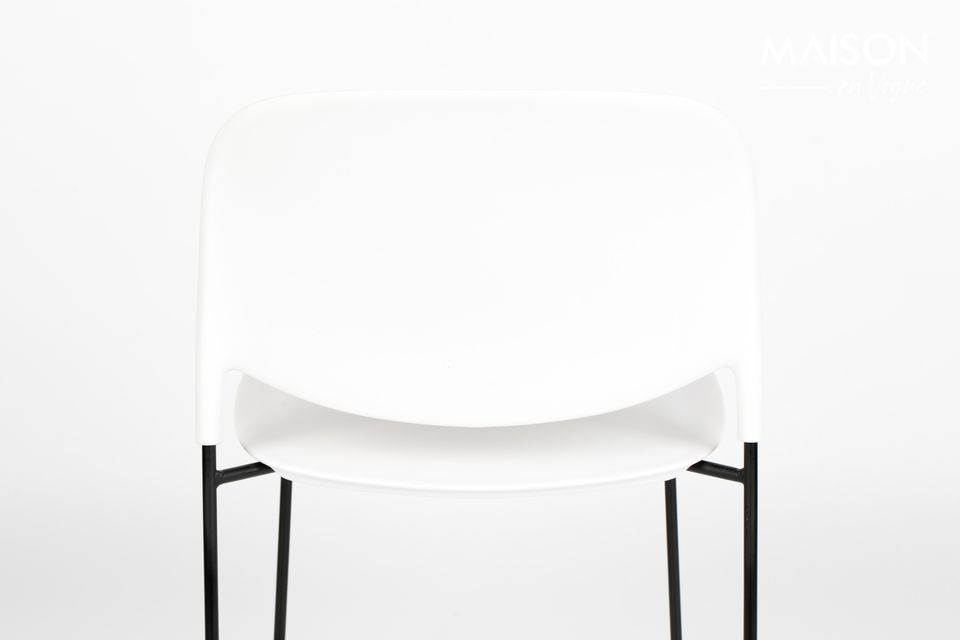 The design of the Stacks chair reveals thin powder coated steel legs with a very thin PP seat