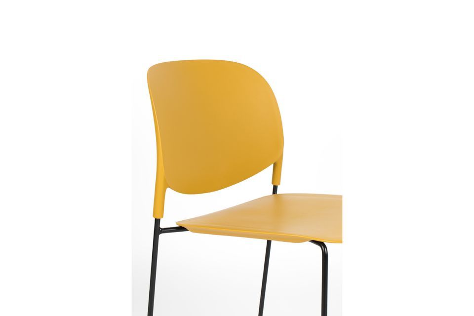 A pure chair with a neat finish