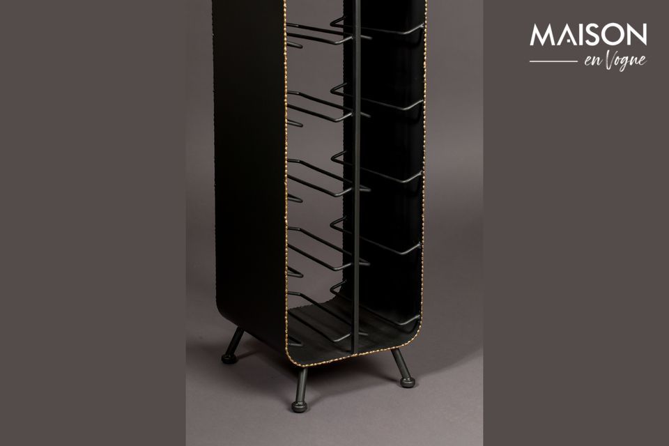 The Dutchbone Stalwart wine rack from Dutchbone offers you a sober and elegant style with its black