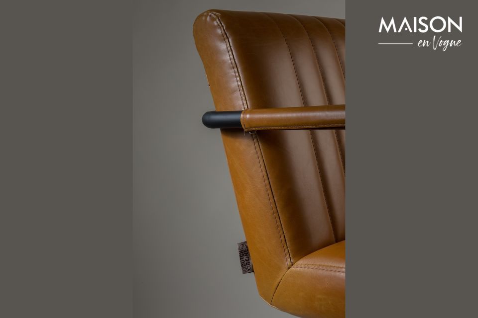 Stitched armchair in cognac - 11