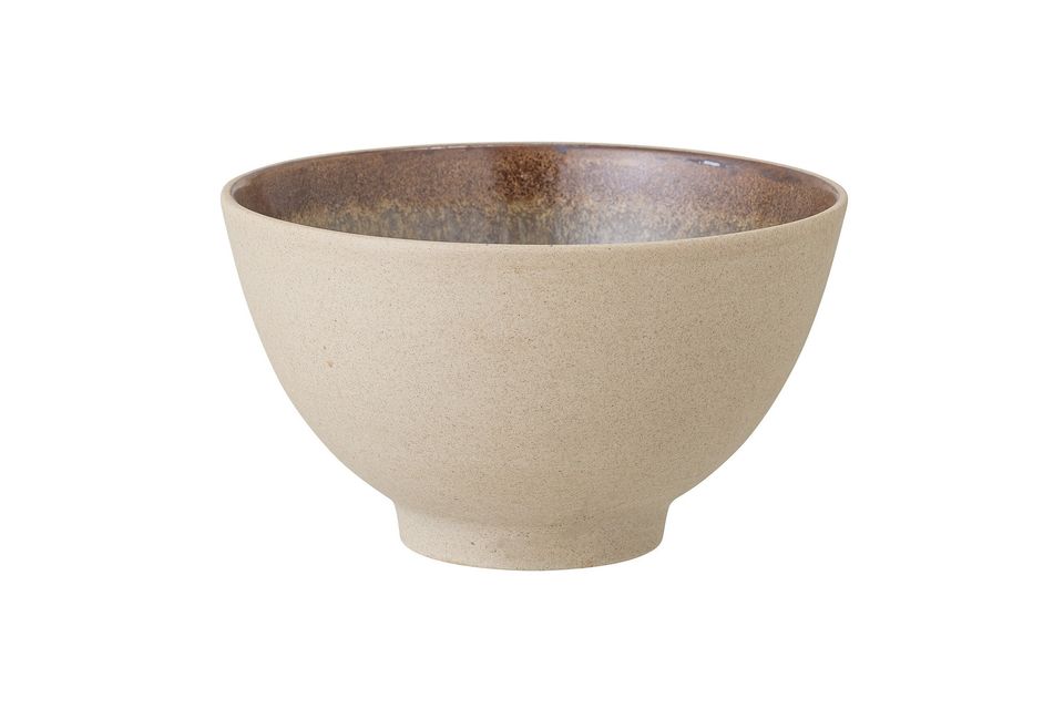 It has a nice glaze color on the inside and is ideal for serving and keeping food warm