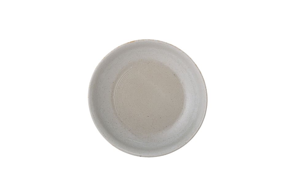 The bowl is perfect for elegantly serving your salads or pasta dishes