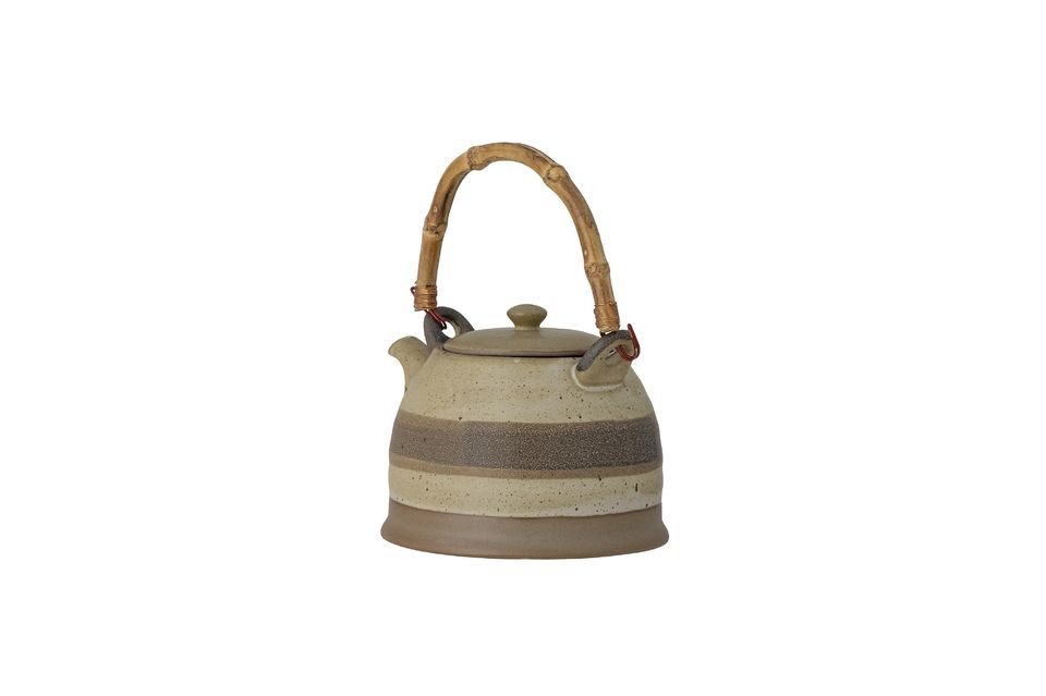 It is made of natural stoneware artistically decorated with a beautiful band, with a bamboo handle