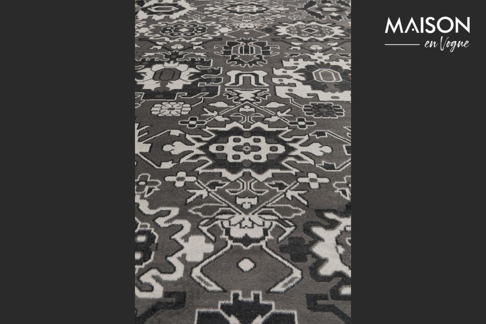 You will discover a set of modern and sophisticated patterns on this woven carpet with brushed and